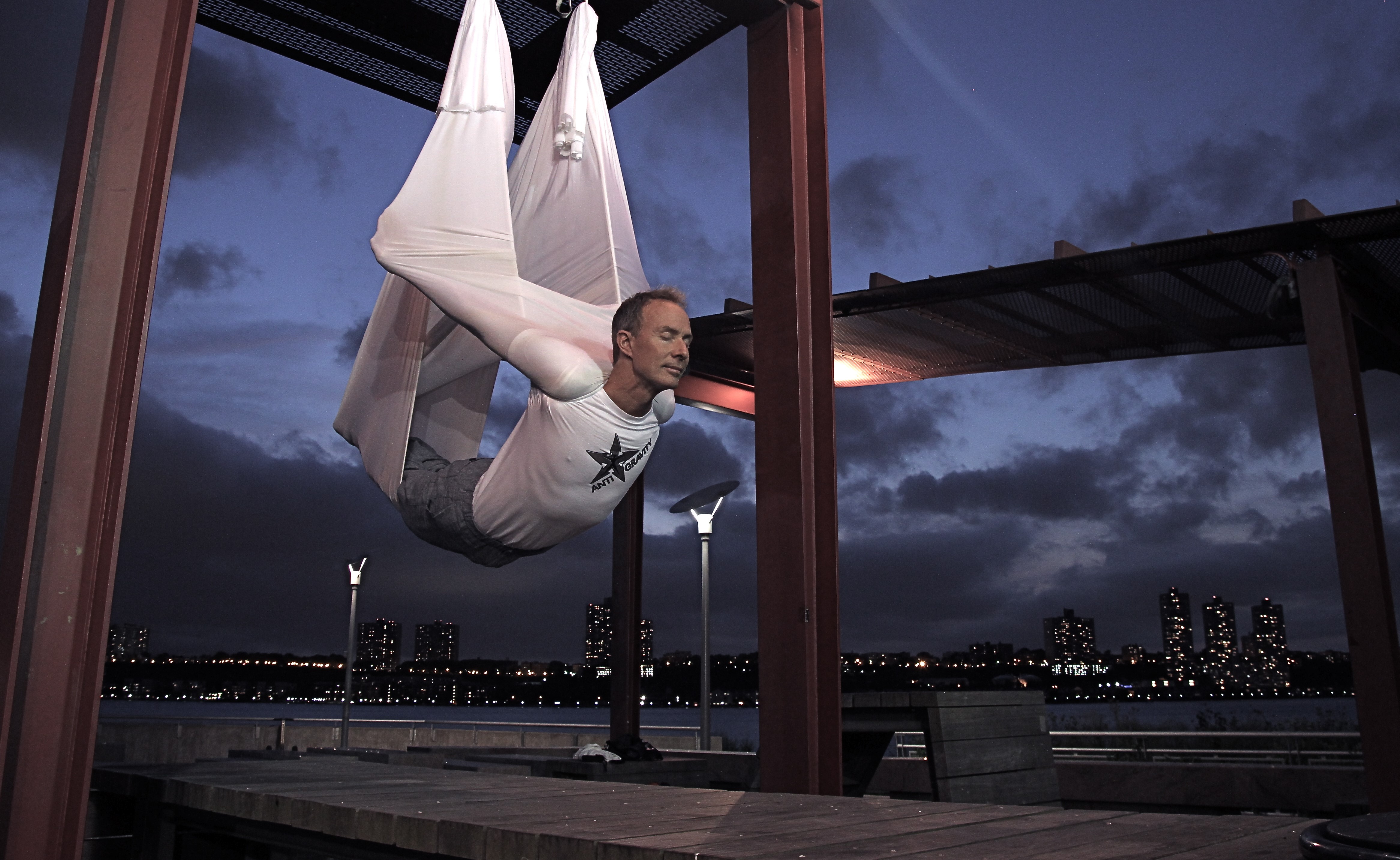 夜間ハンモック